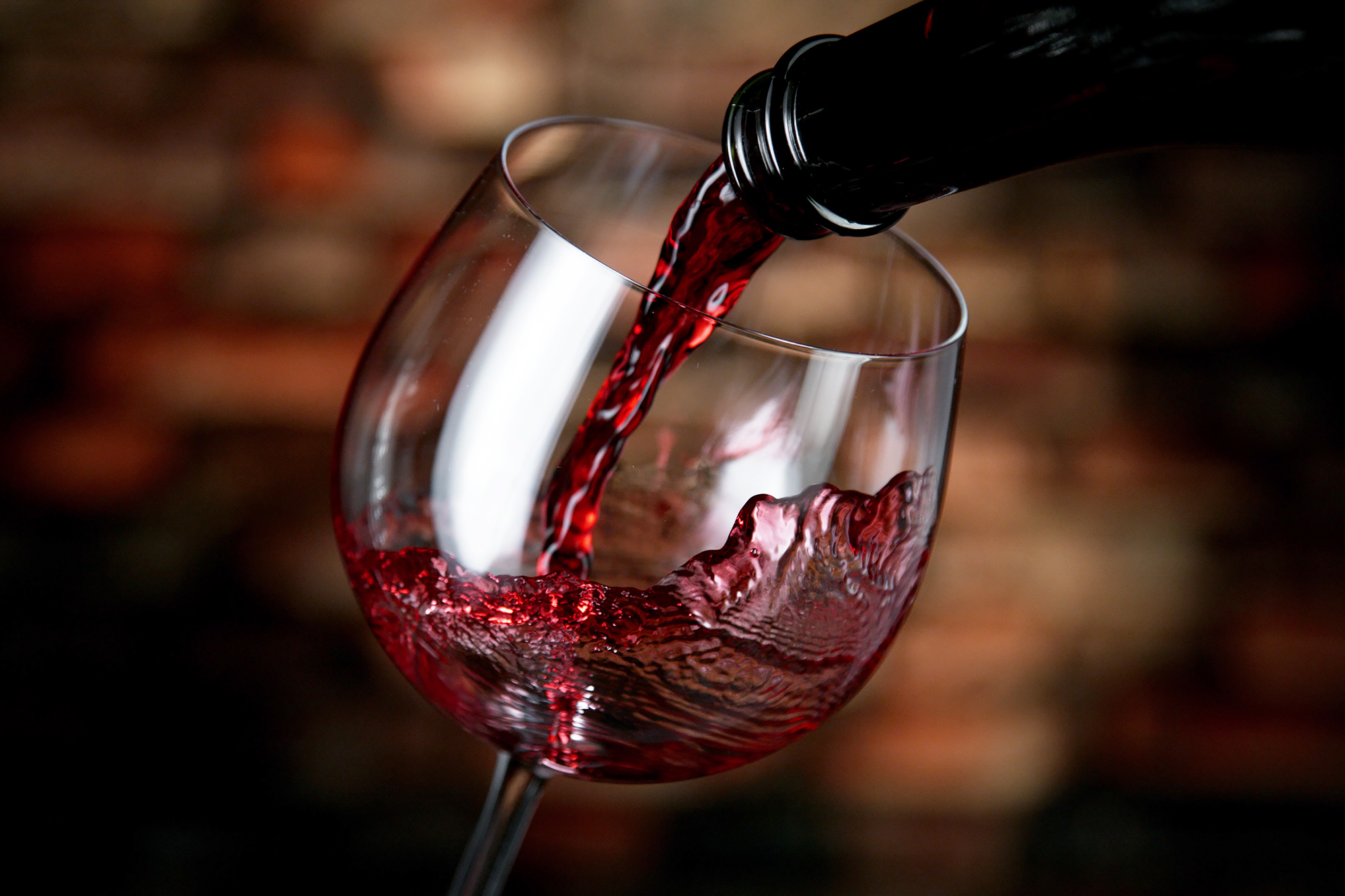How does red wine delivery help in lowering cholesterol?